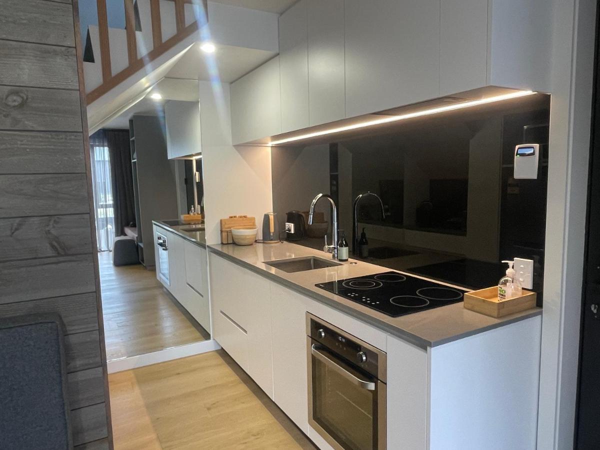 Alpine Junction Townhouse Apartments, Lodge & Hotel Уанака Екстериор снимка