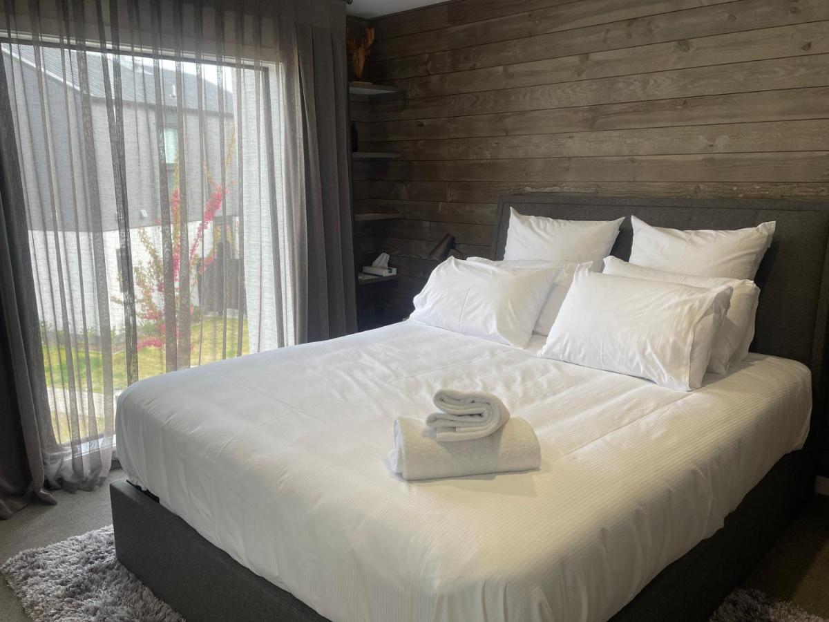 Alpine Junction Townhouse Apartments, Lodge & Hotel Уанака Екстериор снимка