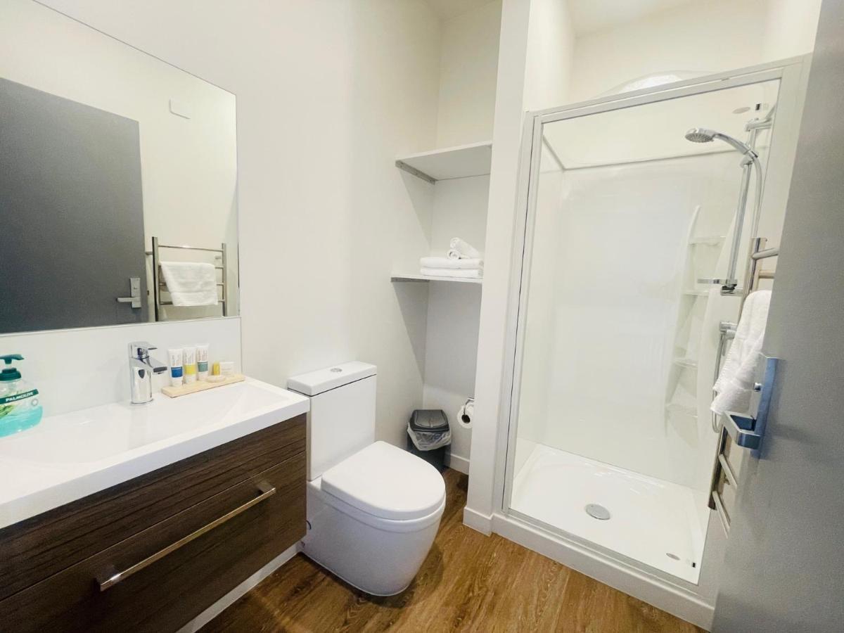 Alpine Junction Townhouse Apartments, Lodge & Hotel Уанака Екстериор снимка