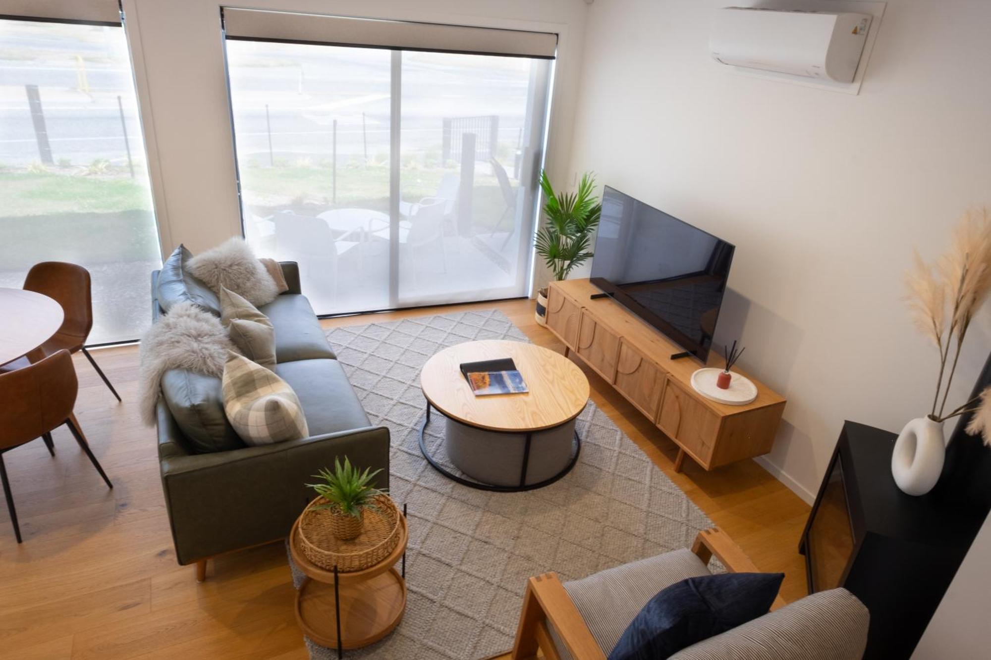Alpine Junction Townhouse Apartments, Lodge & Hotel Уанака Екстериор снимка