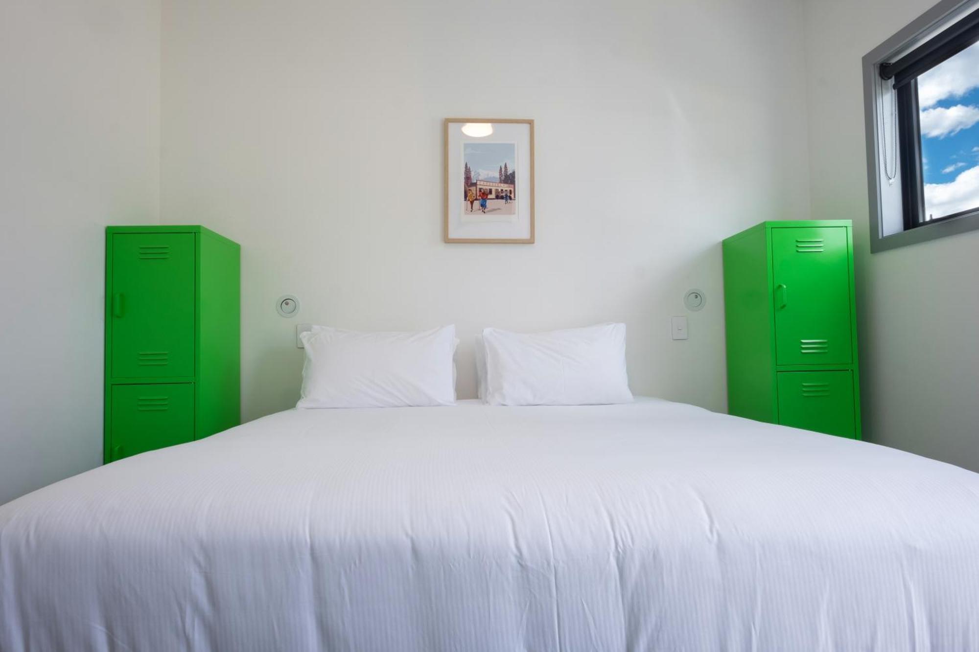 Alpine Junction Townhouse Apartments, Lodge & Hotel Уанака Екстериор снимка