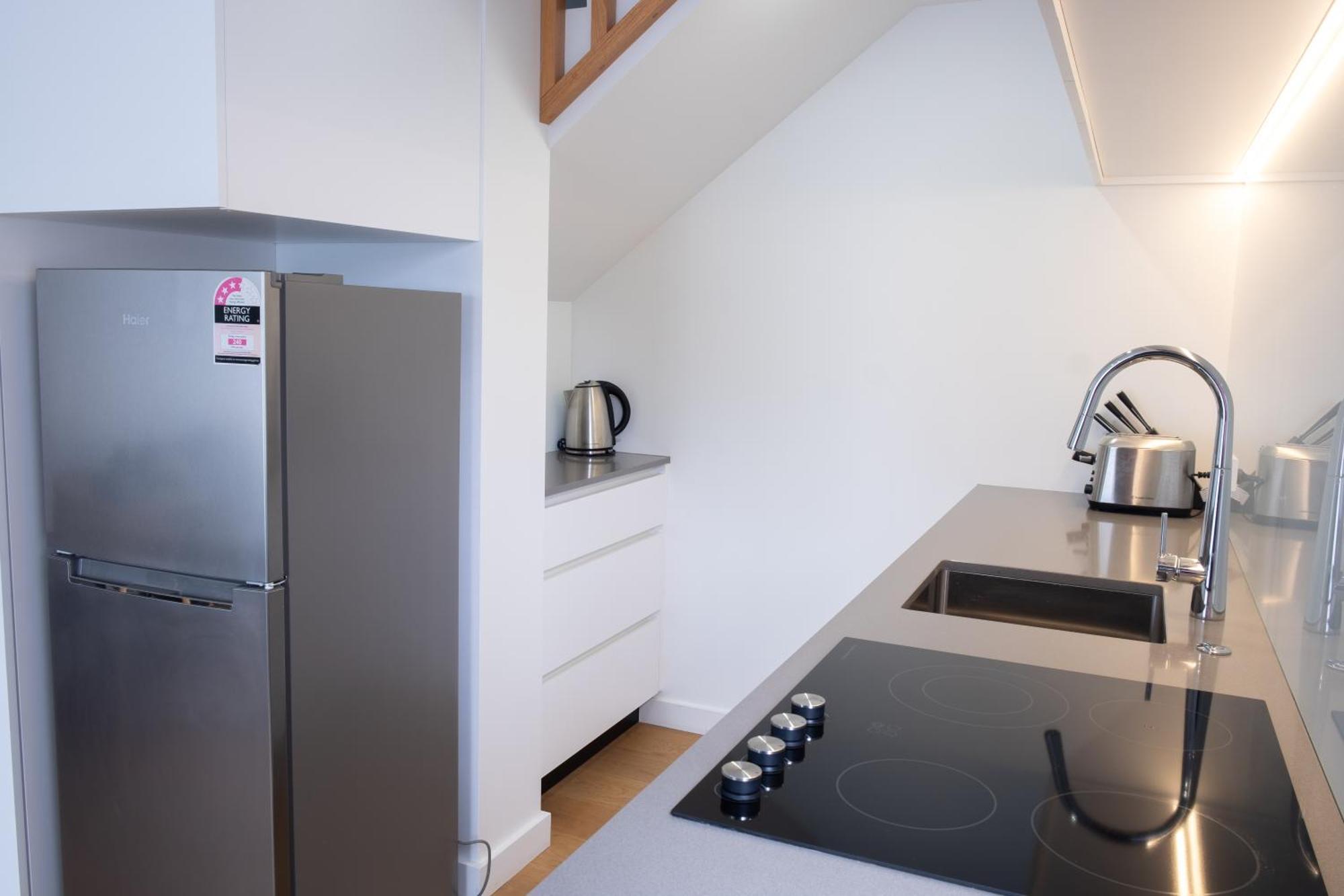 Alpine Junction Townhouse Apartments, Lodge & Hotel Уанака Екстериор снимка